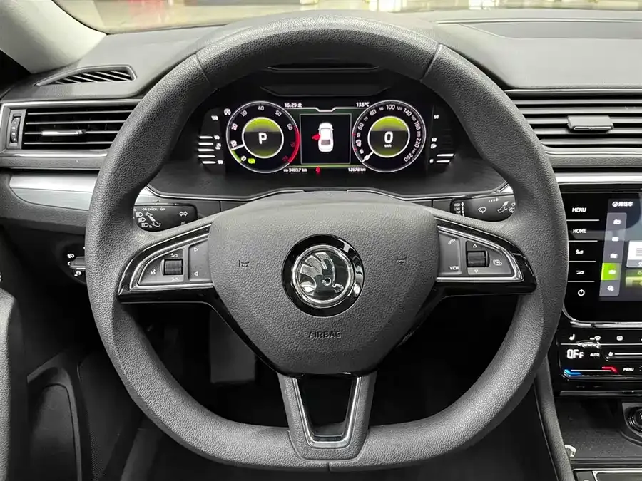 Skoda SuperB Superb 2023 facelifted TSI280 DSG exclusive version 2024 — миниатюра 3