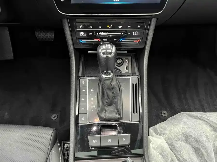Skoda SuperB Superb 2023 facelifted TSI280 DSG exclusive version 2024 — миниатюра 2