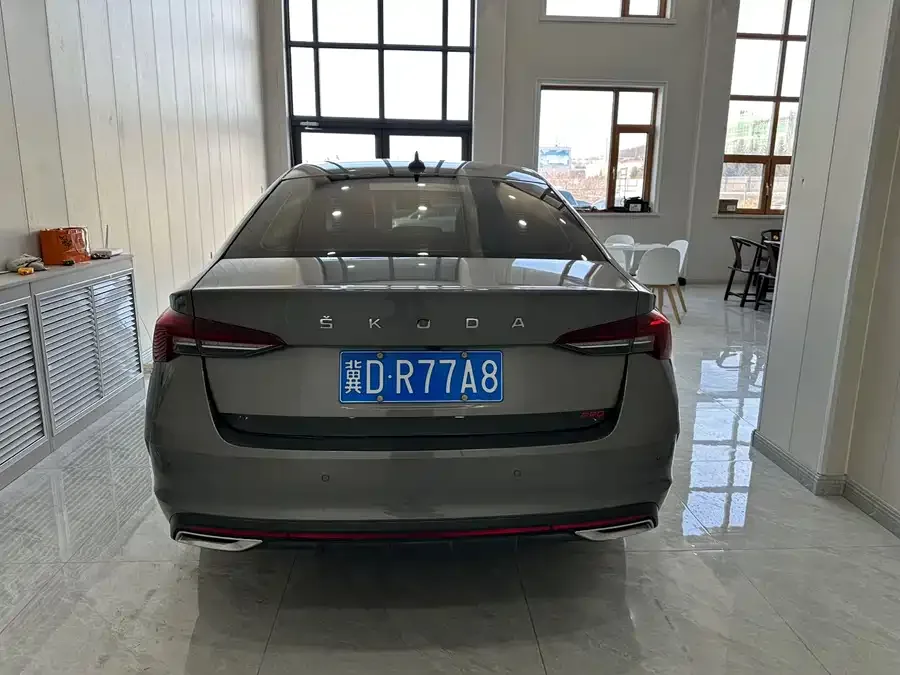 Skoda Octavia Octavia 2022 PRO TSI280 Premium Edition 2023 — миниатюра 2