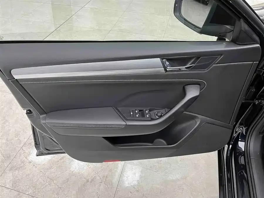 Skoda SuperB Superpa 2024 TSI280 DSG Exclusive Edition 2024 — миниатюра 5