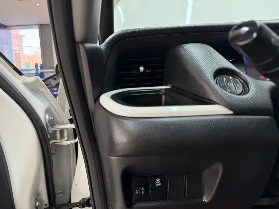 Honda Fit Fit 2022 1.5L CVT Trendy Sunroof Edition 2022 — миниатюра 3