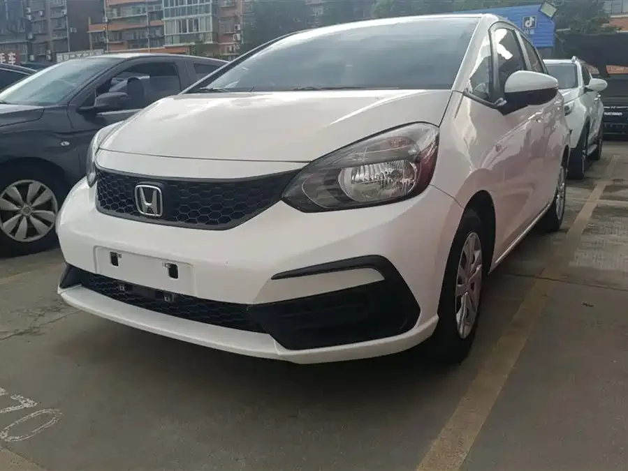 Honda Fit Fit 2022 1.5L CVT Trendy Sunroof Edition 2022 — фото 1, купить с доставкой в Москву