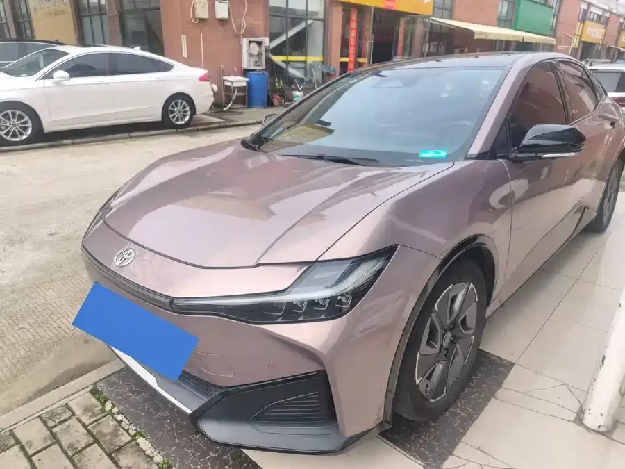Toyota bZ 3 2023 616km long range Premium 2023 — миниатюра 3