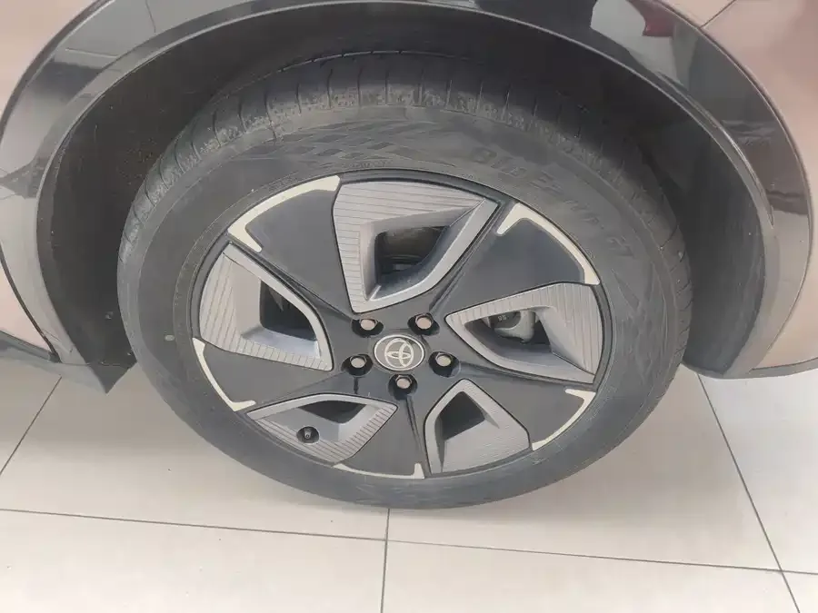 Toyota bZ 3 2023 616km long range Premium 2023 — миниатюра 5