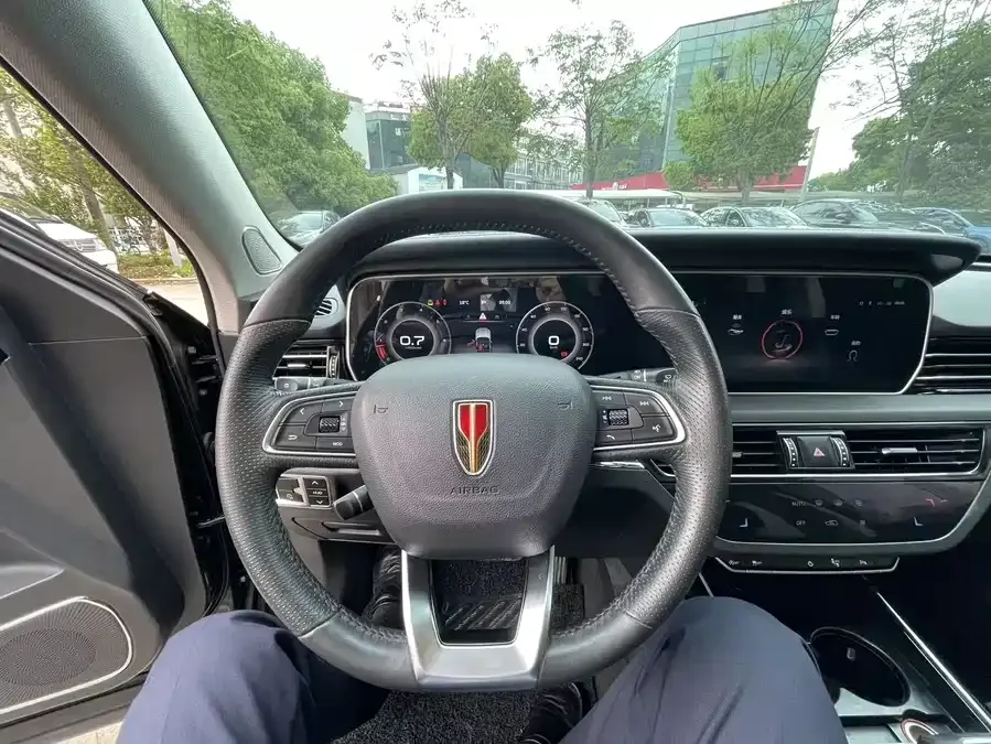 Hongqi HS5 Hongqi HS5 2022 2.0T Zhilian Flagship Edition 2023 — миниатюра 3
