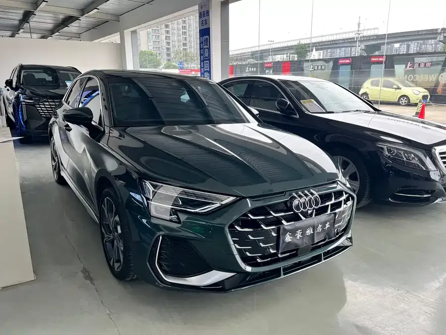 Audi A3 2026 A3L Limousine 35TFSI Flying Spur Luxury Edition + Luxury Package 2025 — миниатюра 3