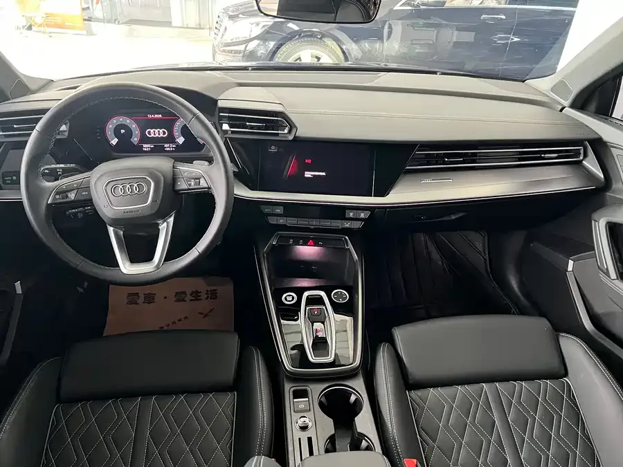 Audi A3 2026 A3L Limousine 35TFSI Flying Spur Luxury Edition + Luxury Package 2025 — миниатюра 4