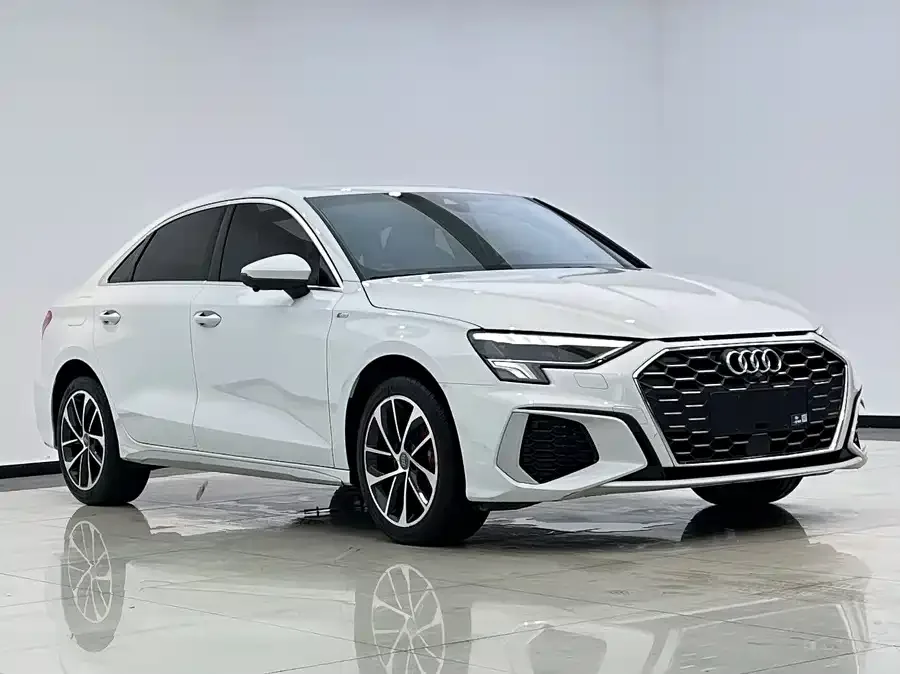 Audi A3 2024 A3L Limousine 35 TFSI aggressive and sporty 2024 — миниатюра 3
