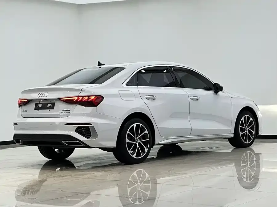 Audi A3 2024 A3L Limousine 35 TFSI aggressive and sporty 2024 — миниатюра 4