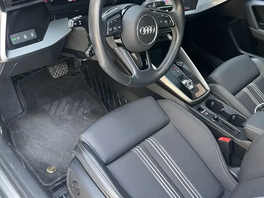 Audi A3 2022 Sportback 35 TFSI stylish and sporty 2023 — миниатюра 4