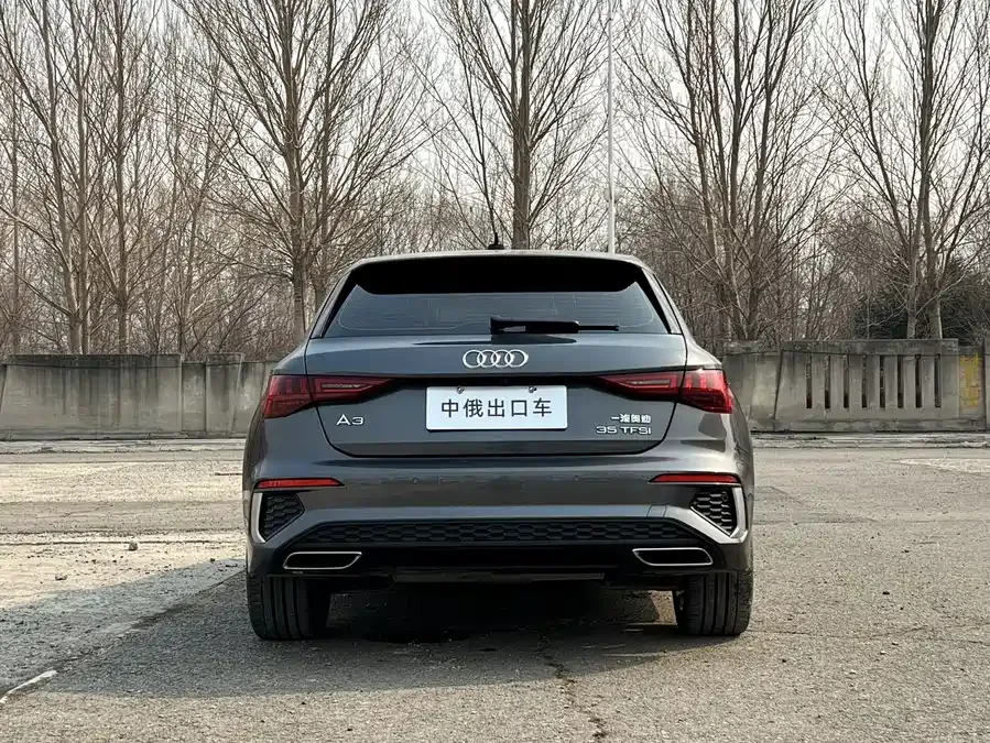 Audi A3 2021 Sportback 35 TFSI Advanced Life Edition 2022 — миниатюра 2