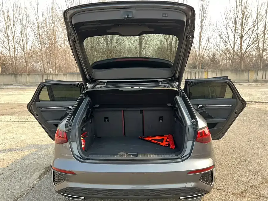 Audi A3 2021 Sportback 35 TFSI Advanced Life Edition 2022 — миниатюра 4