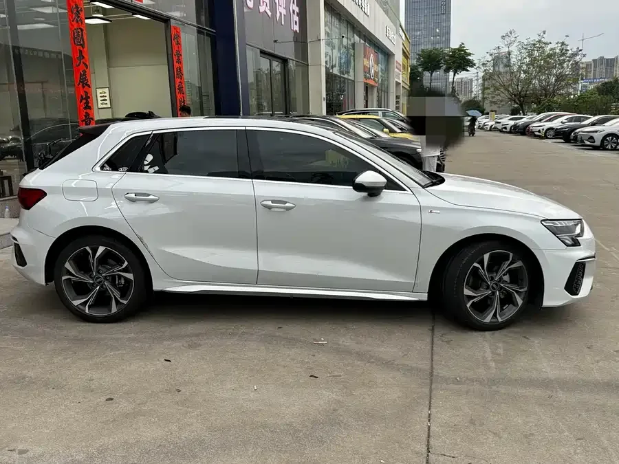 Audi A3 2022 Sportback 35 TFSI Luxury Sports Edition 2022 — миниатюра 4