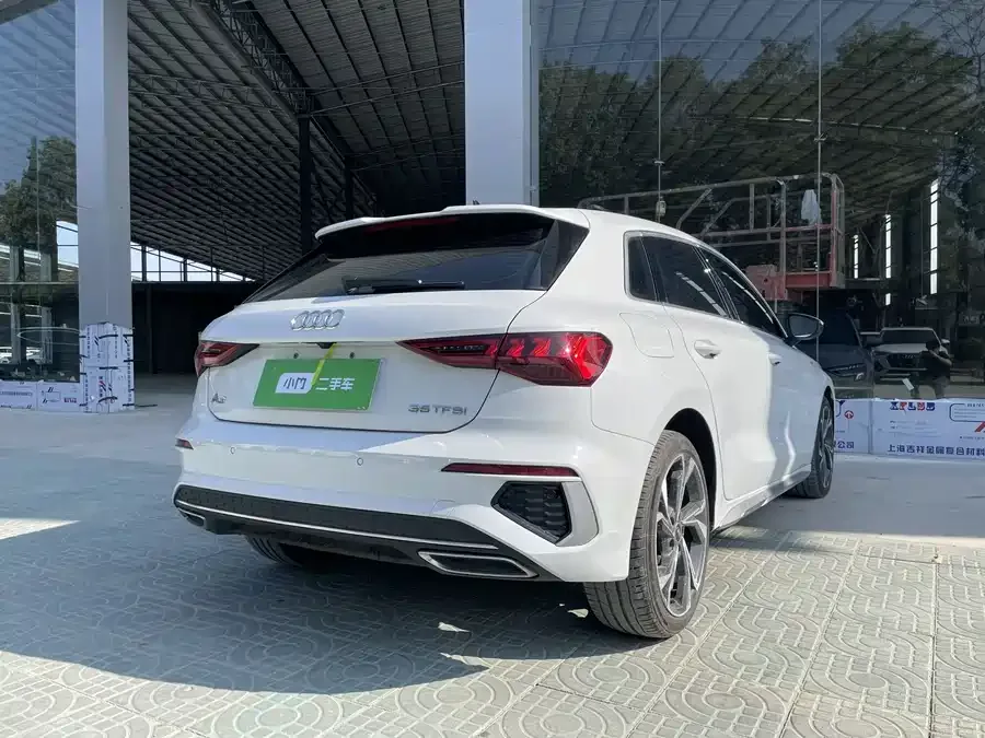 Audi A3 2022 Sportback 35 TFSI Luxury Sports Edition 2022 — миниатюра 2