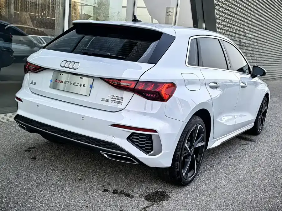 Audi A3 2024 Sportback 35 TFSI stylish and sporty 2024 — миниатюра 2