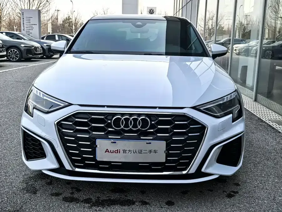 Audi A3 2024 Sportback 35 TFSI stylish and sporty 2024 — миниатюра 5