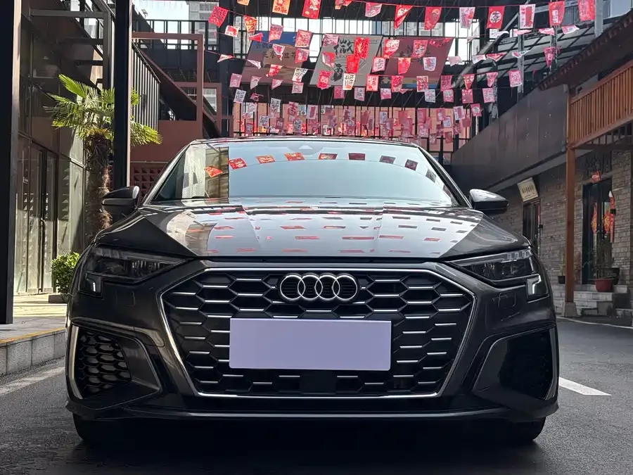 Audi A3 2024 Sportback 35 TFSI stylish and sporty 2024 — миниатюра 3