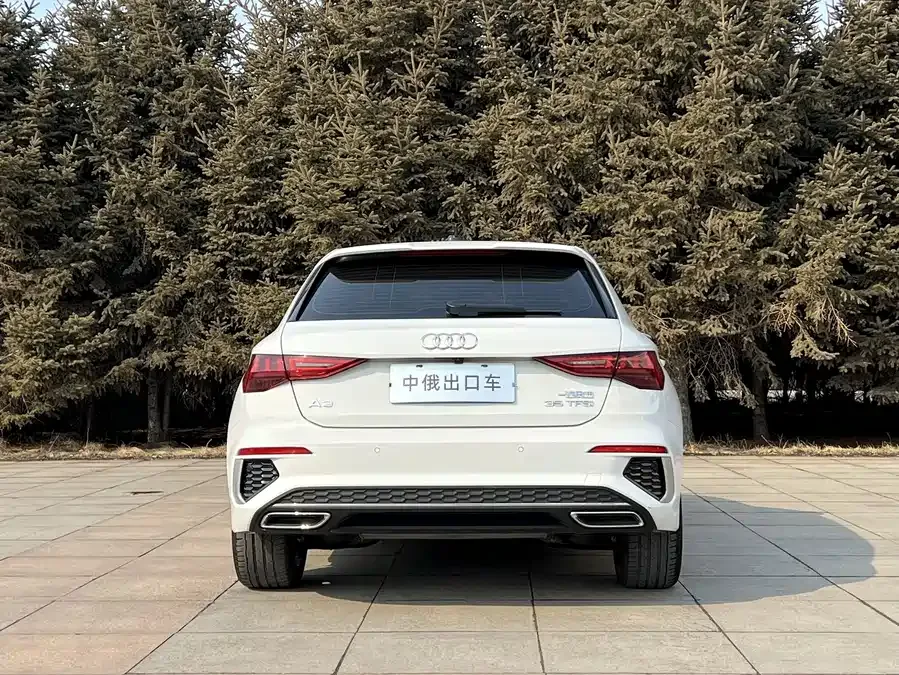 Audi A3 2022 Sportback 35 TFSI stylish and sporty 2023 — миниатюра 2