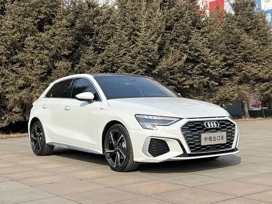 Audi A3 2022 Sportback 35 TFSI stylish and sporty 2023 — миниатюра 3