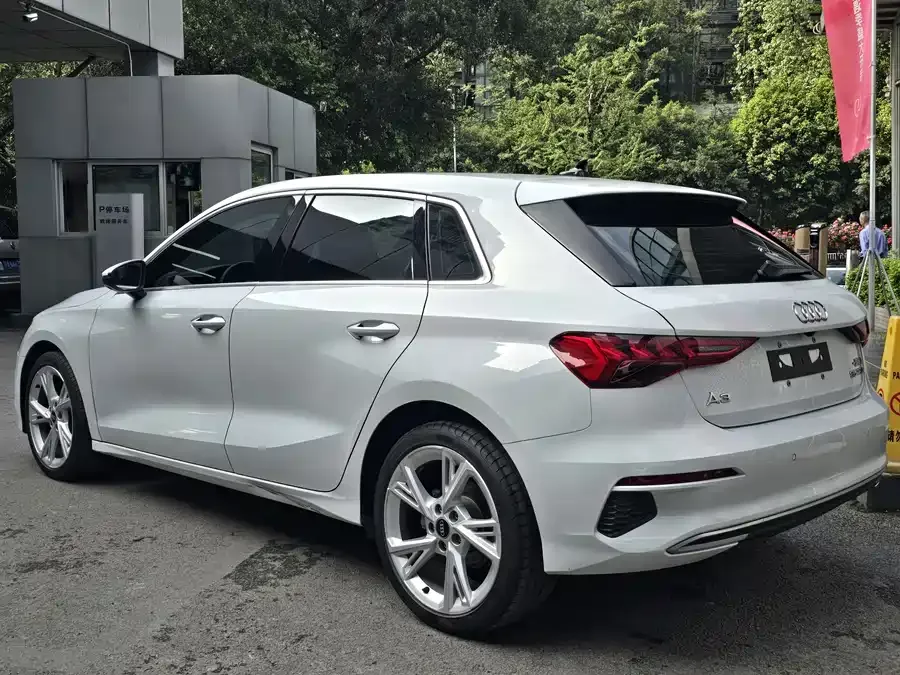Audi A3 2022 Sportback 35 TFSI Fashionable and Elegant 2023 — миниатюра 4