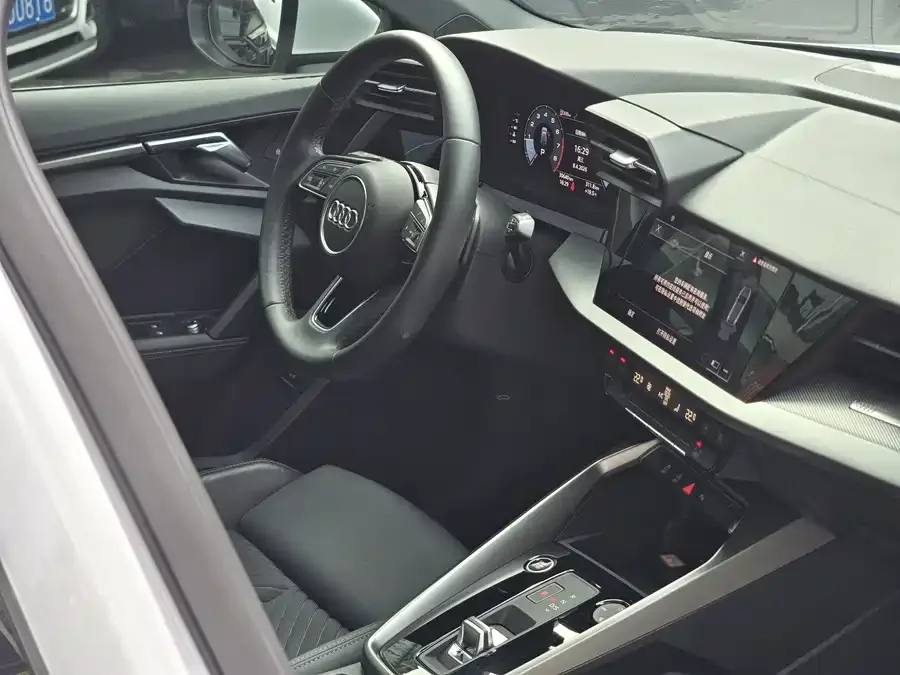 Audi A3 2022 Sportback 35 TFSI Fashionable and Elegant 2023 — миниатюра 5