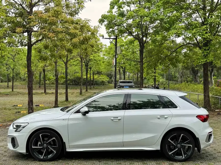 Audi A3 2022 Sportback 35 TFSI stylish and sporty 2022 — миниатюра 3