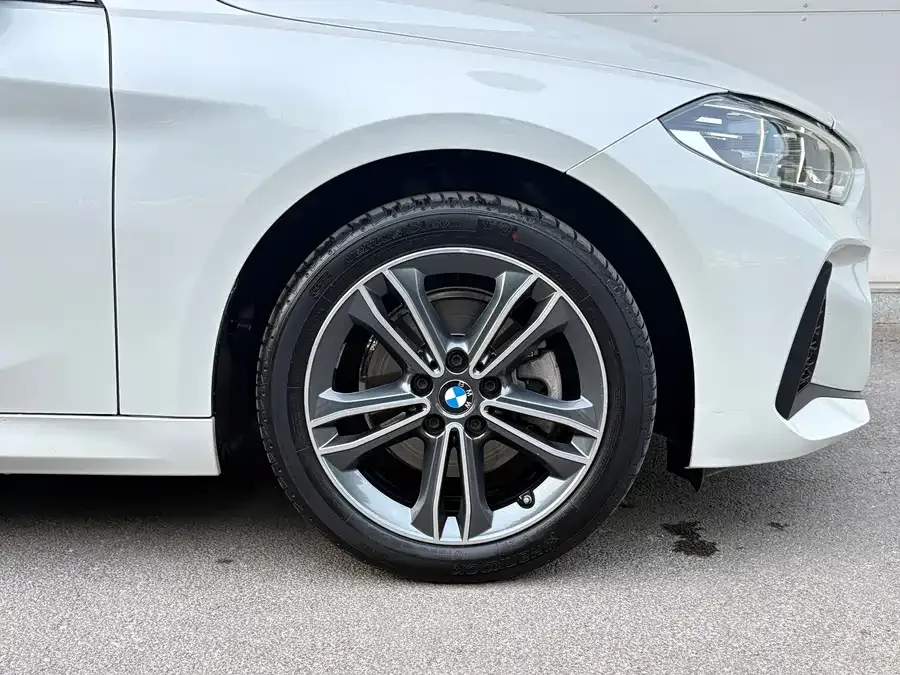BMW 1 series BMW 1 Series 2022 120i M Sport Edition 2022 — миниатюра 3