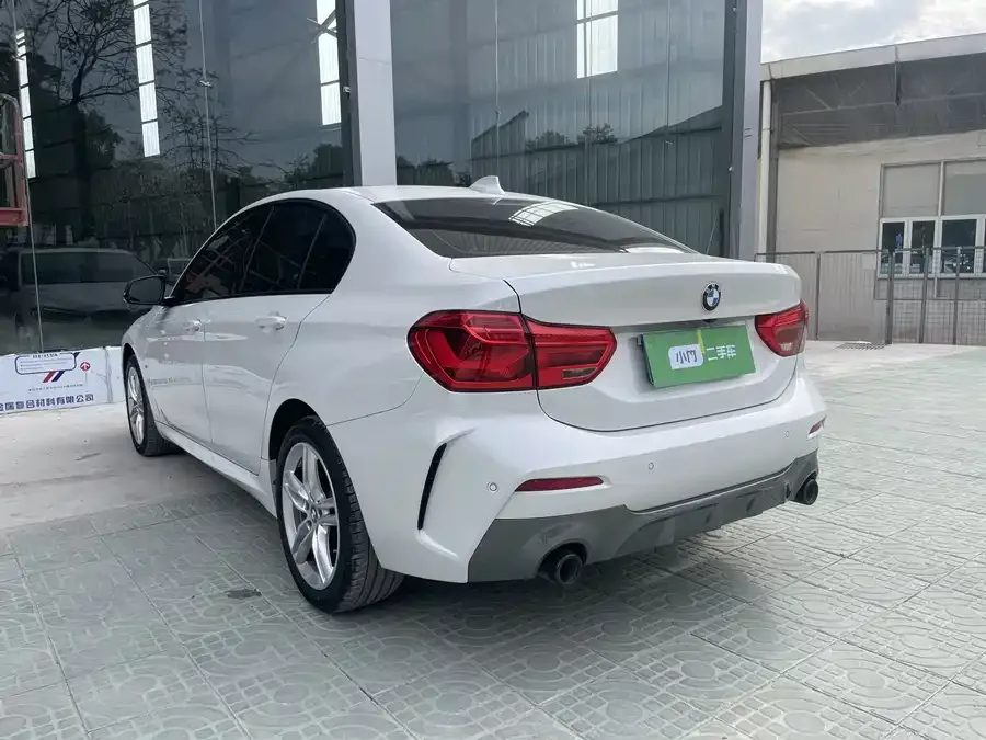 BMW 1 series BMW 1 Series 2021 120i M Sport Night Edition 2022 — миниатюра 3