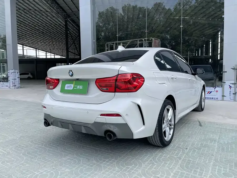 BMW 1 series BMW 1 Series 2022 120i M Sport Night Edition 2022 — миниатюра 2