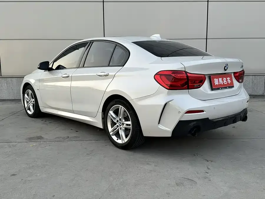 BMW 1 series BMW 1 Series 2021 facelift 120i M Sport Night Edition 2022 — миниатюра 2