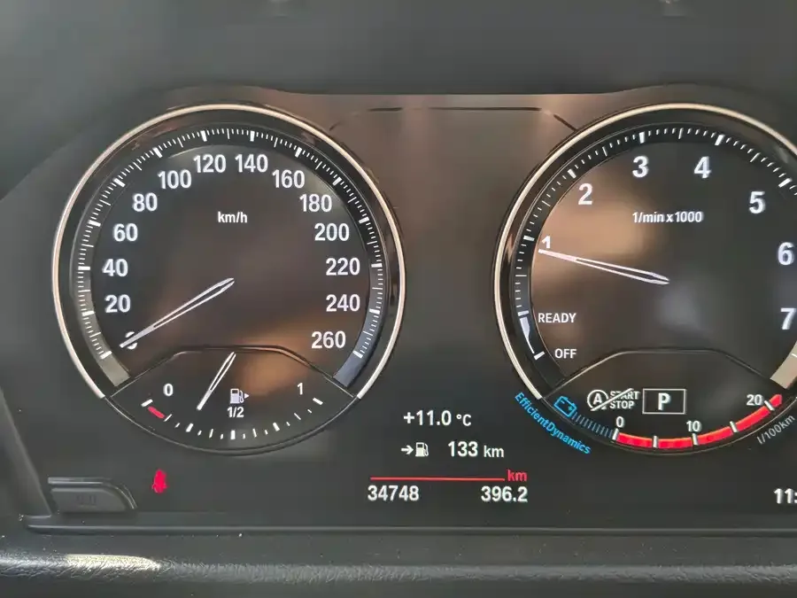BMW 1 series BMW 1 Series 2021 facelift 120i M Sport Night Edition 2022 — миниатюра 4