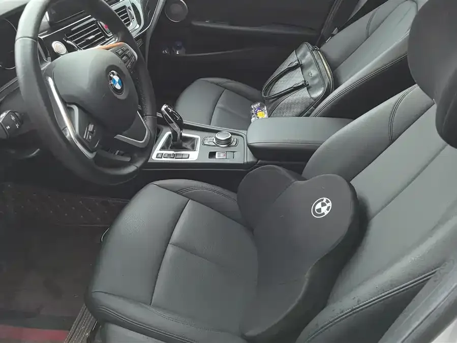 BMW 1 series BMW 1 Series 2022 120i M Sport Edition 2022 — миниатюра 3