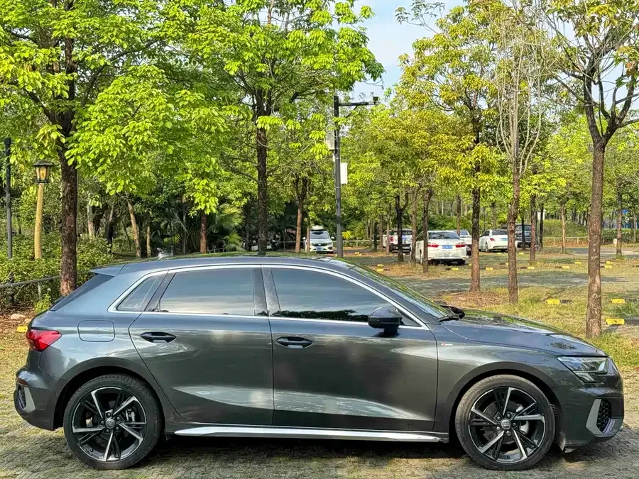 Audi A3 2022 Sportback 35 TFSI stylish and sporty 2022 — миниатюра 4