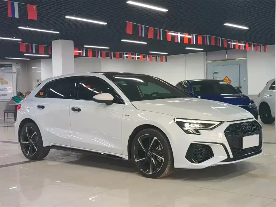 Audi A3 2022 Sportback 35 TFSI stylish and sporty 2022 — миниатюра 3