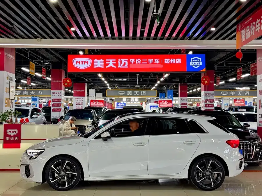 Audi A3 2021 Sportback 35 TFSI stylish and sporty 2022 — миниатюра 2