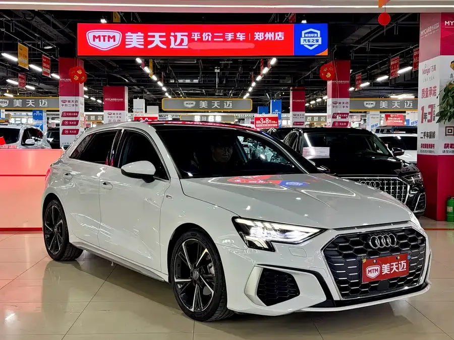 Audi A3 2021 Sportback 35 TFSI stylish and sporty 2022 — миниатюра 3