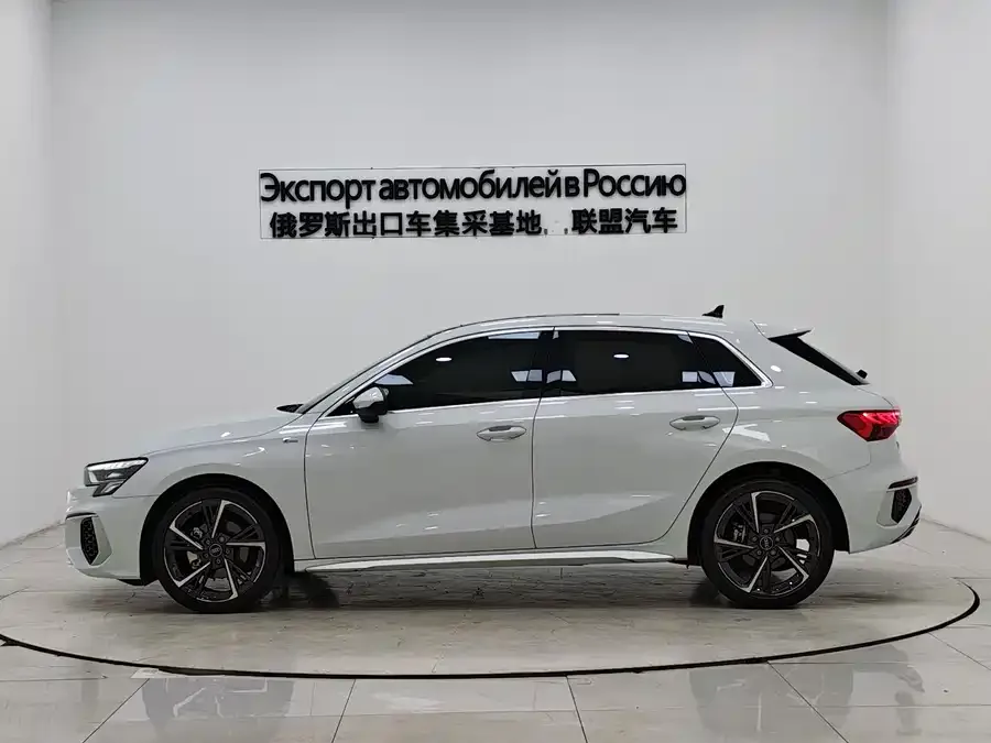 Audi A3 2022 Sportback 35 TFSI stylish and sporty 2022 — миниатюра 2