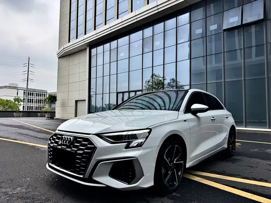 Audi A3 2022 Sportback 35 TFSI stylish and sporty 2023 — миниатюра 3