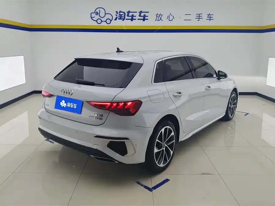 Audi A3 2022 Sportback 35 TFSI Aggressive Sports Edition 2022 — миниатюра 3