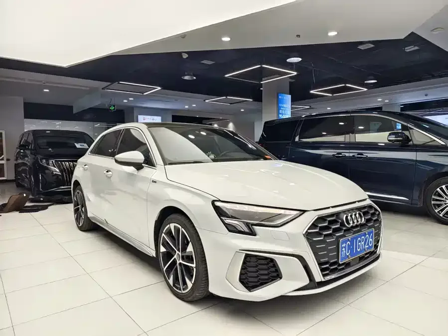 Audi A3 2022 Sportback 35 TFSI stylish and sporty 2023 — миниатюра 3