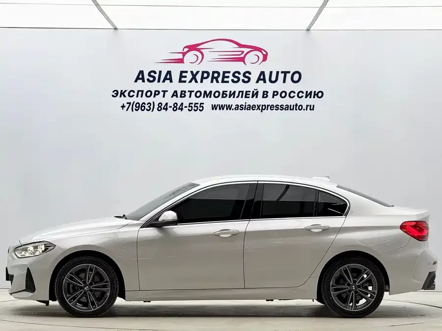 BMW 1 series BMW 1 Series 2021 120i M Sport Edition 2022 — миниатюра 4