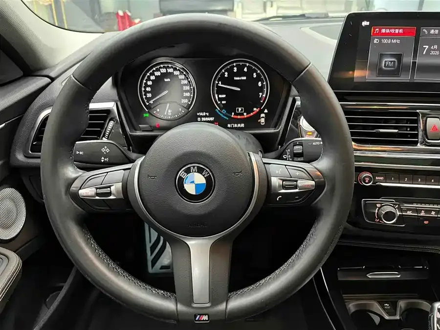 BMW 1 series BMW 1 Series 2021 facelift 120i M Sport Night Edition 2022 — миниатюра 3