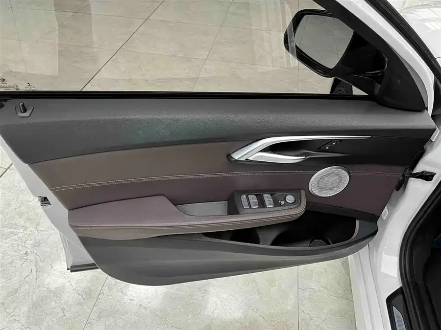 BMW 1 series BMW 1 Series 2021 facelift 120i M Sport Night Edition 2022 — миниатюра 5