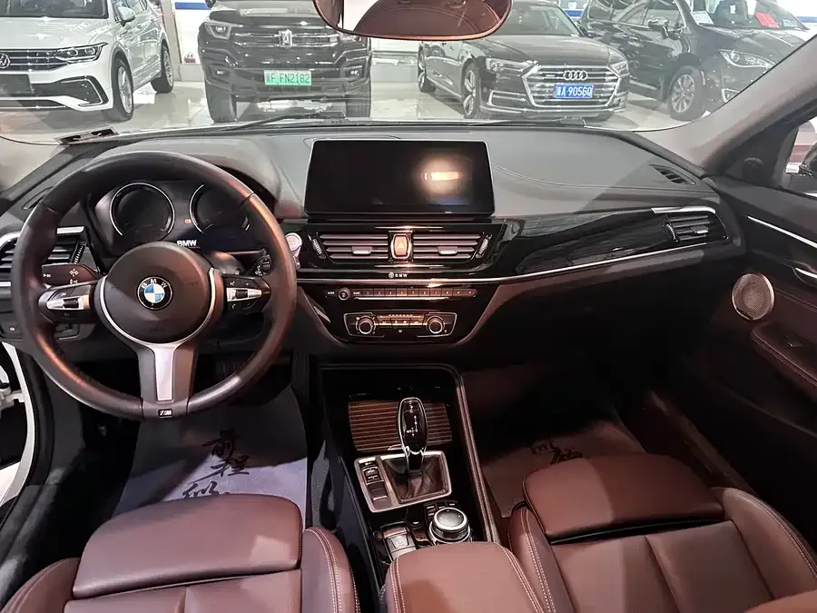 BMW 1 series BMW 1 Series 2021 facelift 120i M Sport Night Edition 2022 — миниатюра 4