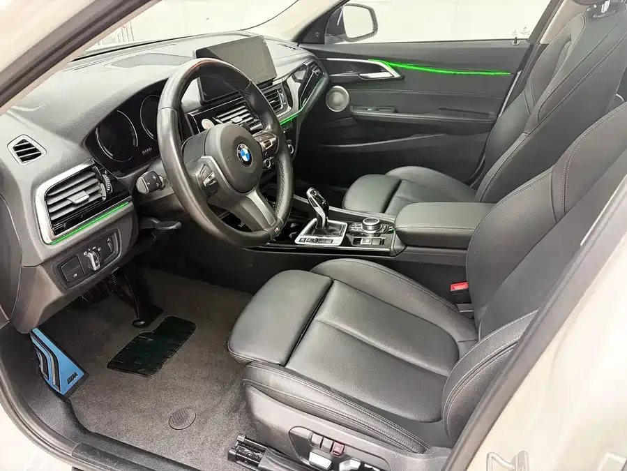 BMW 1 series BMW 1 Series 2022 120i M Sport Night Edition 2022 — миниатюра 4
