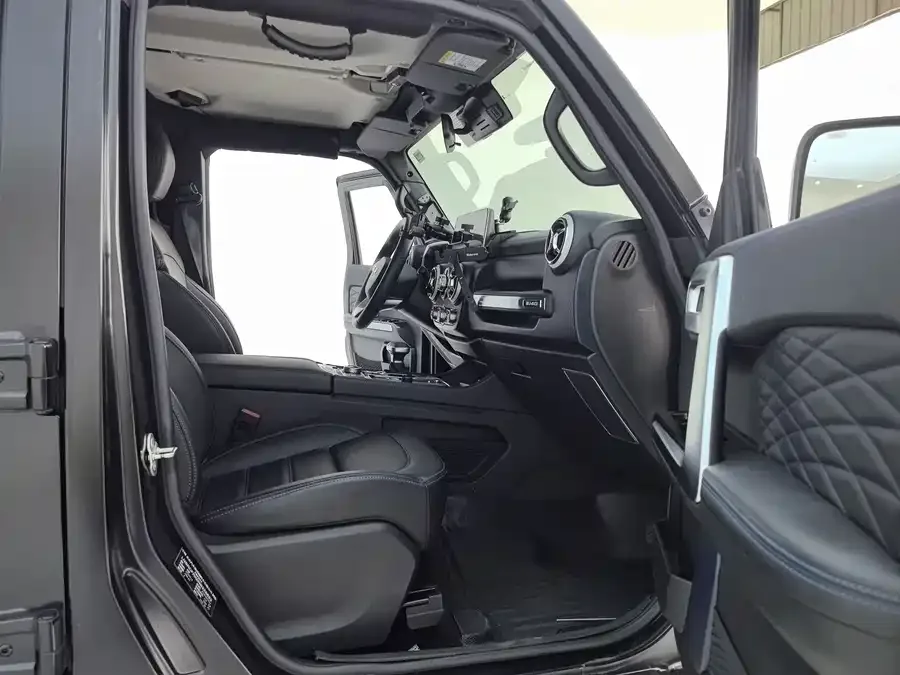 BAIC BJ40 Beijing Off-road BJ40 2023 2.0T Automatic 4WD City Hunter Edition Knight Edition 2023 — миниатюра 2
