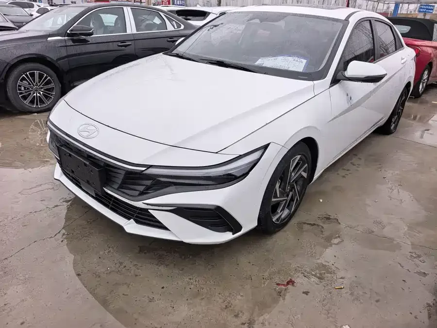 Hyundai Elantra Elantra 2023 1.5L CVT LUX Premium Edition 2024 — фото 1, купить с доставкой в Москву