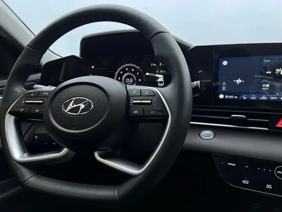Hyundai Elantra Elantra 2022 1.5L CVT LUX Premium Edition 2023 — миниатюра 5