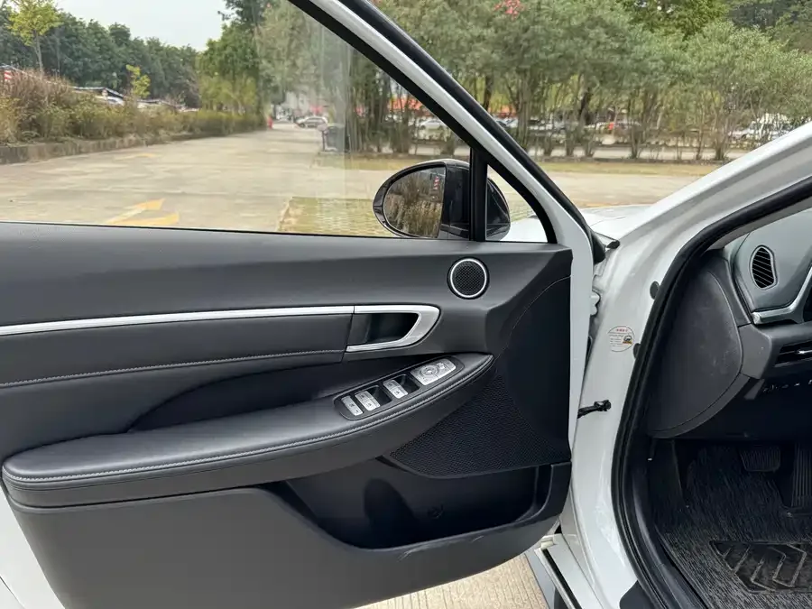 Hyundai Sonata 2020 Sonata 270TGDi DCT GL Leading Edition 2022 — миниатюра 2