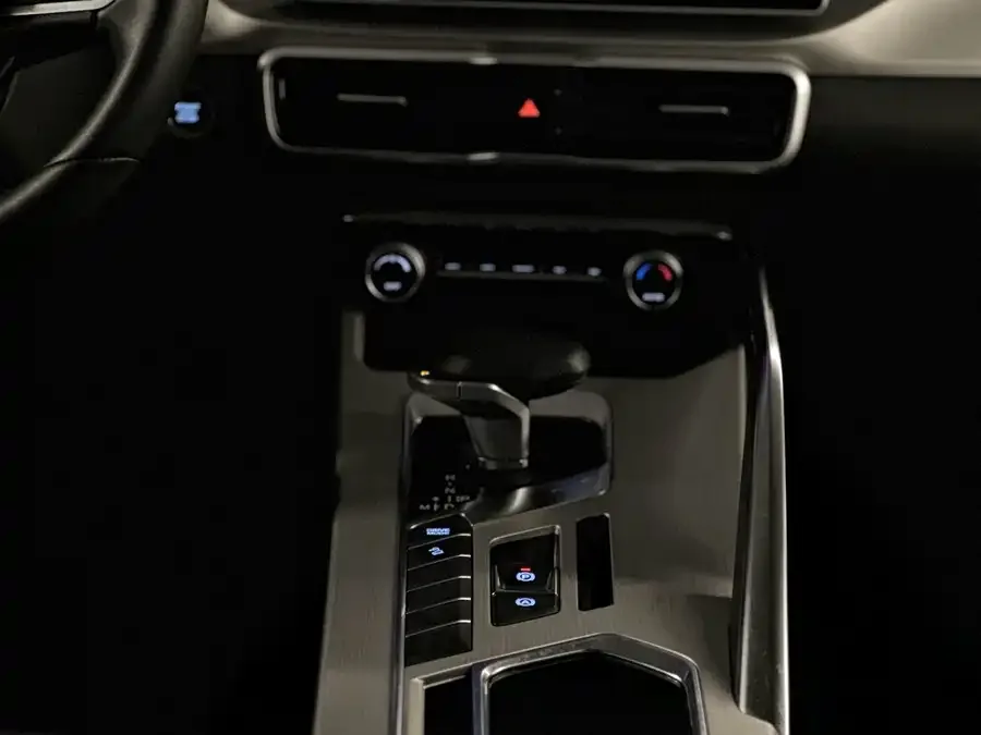 Geely Coolray SX11 Binyue 2023 1.5T DCT Platinum Edition 2024 — миниатюра 4